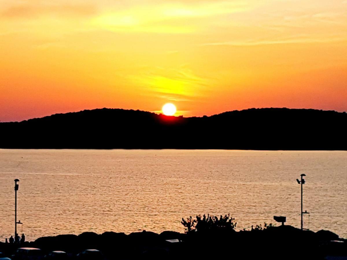 App Obrovac In The Centre - With Amazing Sea View! Apartment Pula Luaran gambar